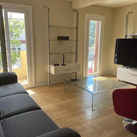 Beautiful Ideally Located Apartment *
