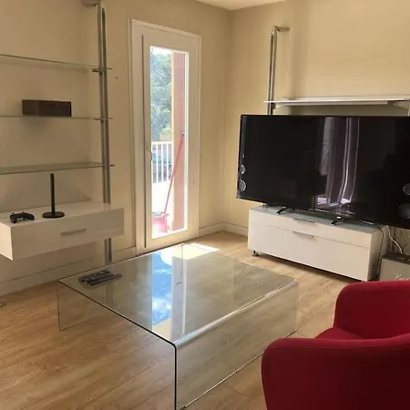 Beautiful Ideally Located Apartment